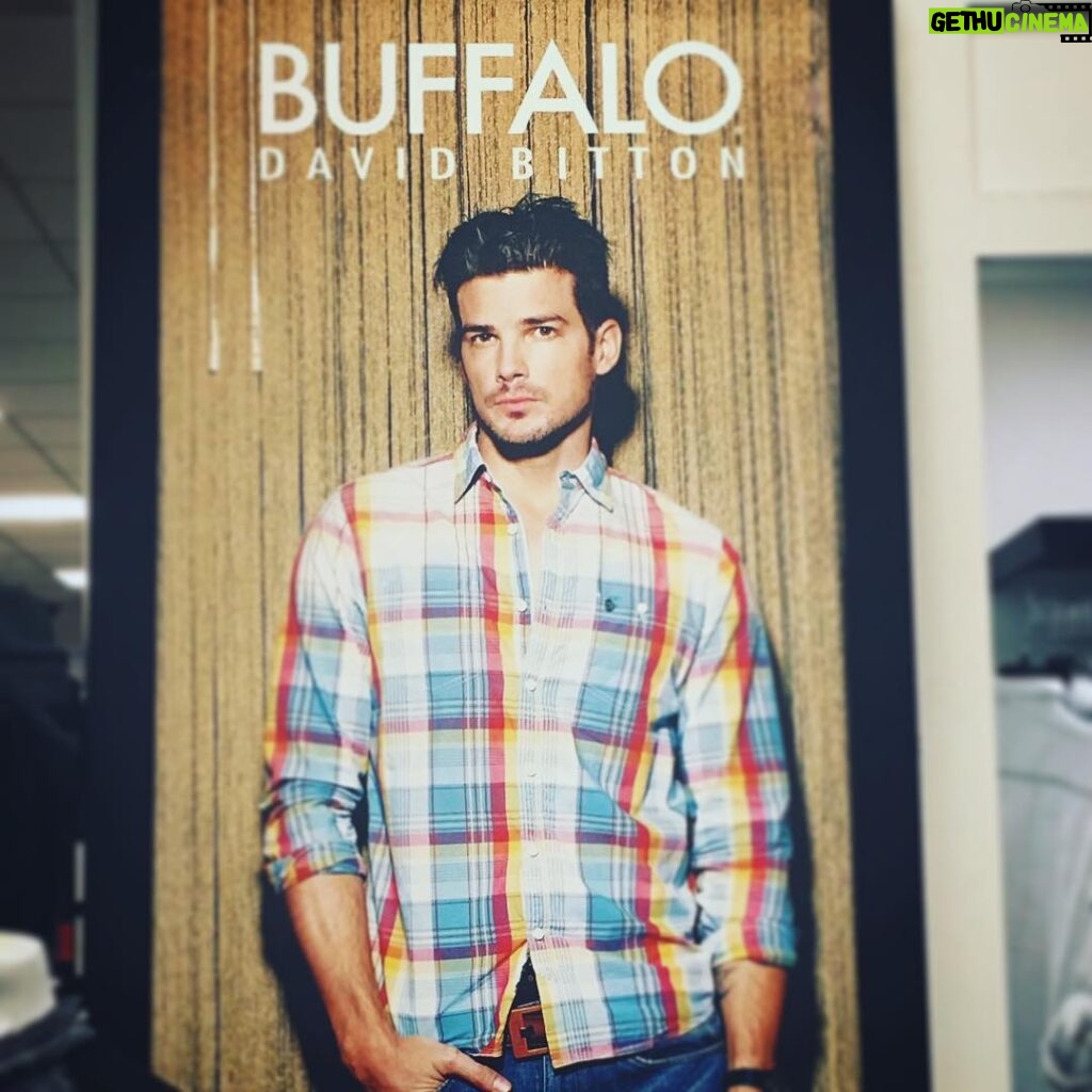 Rick Malambri Instagram - Hi there...Buffalo Jeans are Awesome, ya know? 😎