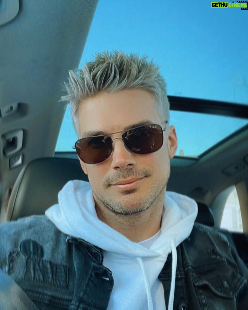 Rick Malambri Instagram - Friday Vibin’! Have an awesome weekend! YOU DESERVE IT!
