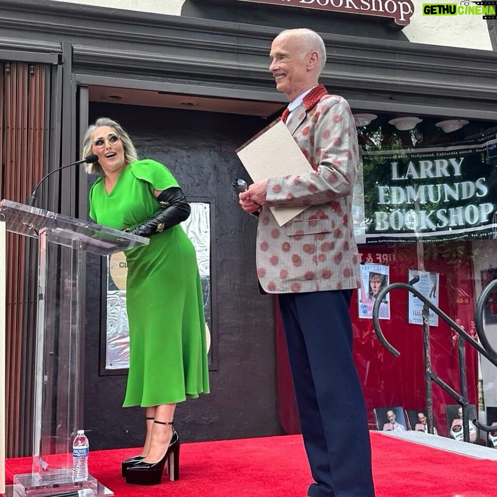Ricki Lake Instagram - Today was incredible! Honored to be celebrating my mentor, director and friend of 36 years. Congratulations #johnwaters! @hwdwalkoffame ⭐ @outfest @academymuseum Getting his 🌸! 📸 @cpizzello 📸 @hairbyhavana5 📸 @bucknerphoto ♥ Larry Edmunds Bookshop