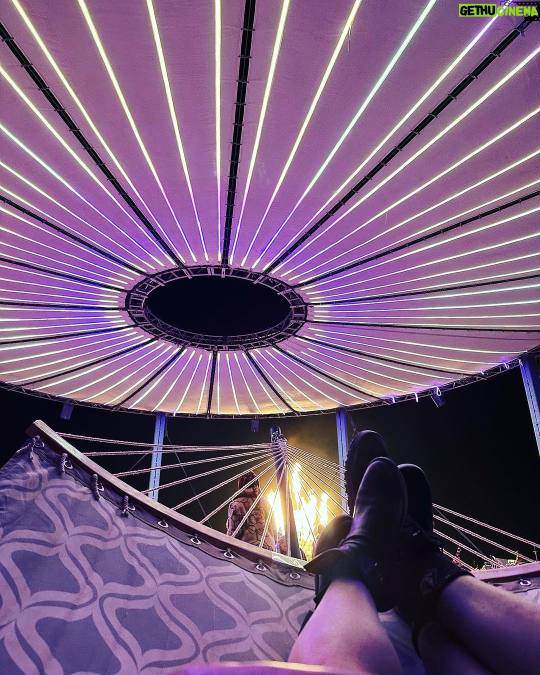 Ricki Lake Instagram - Turns out, my man’s a burner! I didn’t know he would be, but I had a feeling. This 🔥, my 4th was the best one ever. It’s safe to say, we were the most well-rested folks on the Playa. We paced ourselves, got tons of RV time, especially during the storm. Hands down, one of the best weeks of our lives. #thankslarryharvey #burningman2023 #kostumekult ♥️