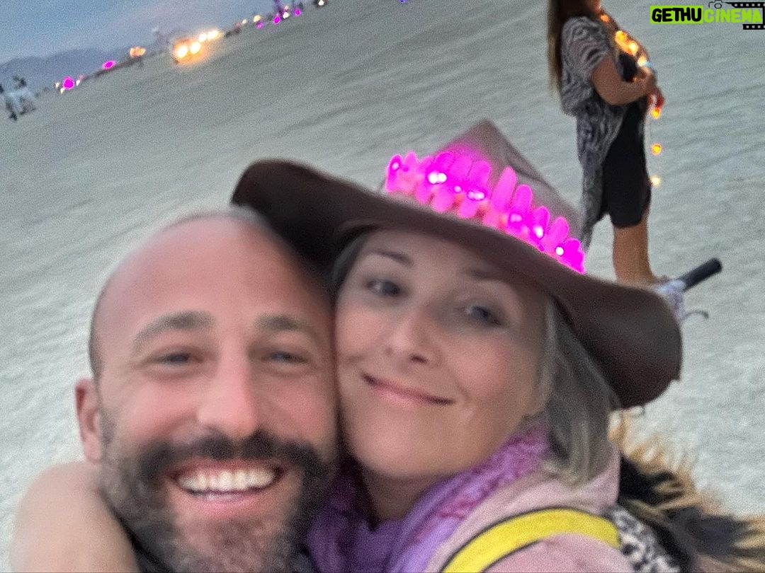 Ricki Lake Instagram - A photo dump from the greatest place on earth. It was wild. It was magical. It was hard. And I can’t wait to go back. Turns out- Ross is a burner! He loved it. 🔥🔥🔥♥️ #burningman #bestburnever Burning Man
