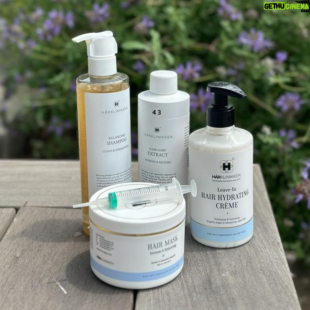 Ricki Lake Instagram - You probably already know how grateful I am to have found @harklinikken. Their products and routine have worked so well for me, and what makes committing to the regimen even easier is membership. As a member, you have access to unlimited, complimentary consultations designed to monitor your hair gain progress and keep you on track for results as well as a 15% reduction on purchases. From now until the 30th of November, Hårklinikken is offering new members a lovely gift of three products when they sign up. #Harklinikken #HairGain #grateful
