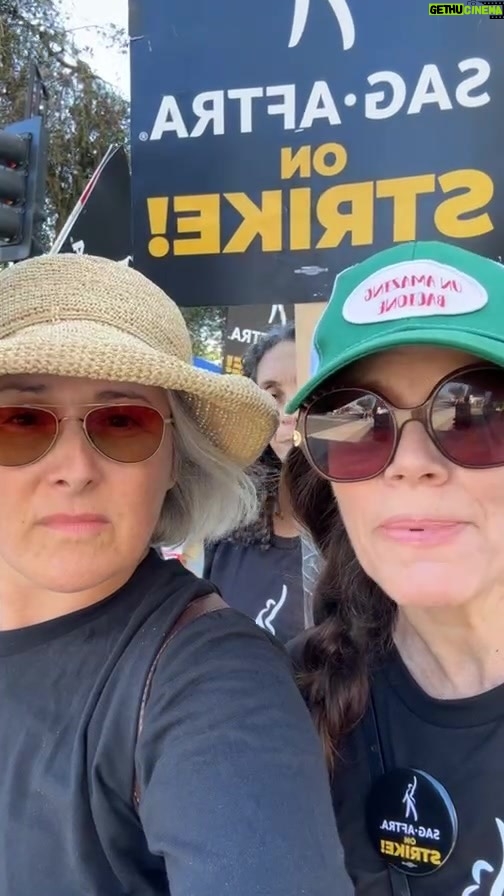 Ricki Lake Instagram - In solidarity with my union. I’ve been a proud member of Sag-Aftra since 1984. #sagaftrastrong #unionstrong #sagaftrastrike #wgastrike Sony Pictures Studios