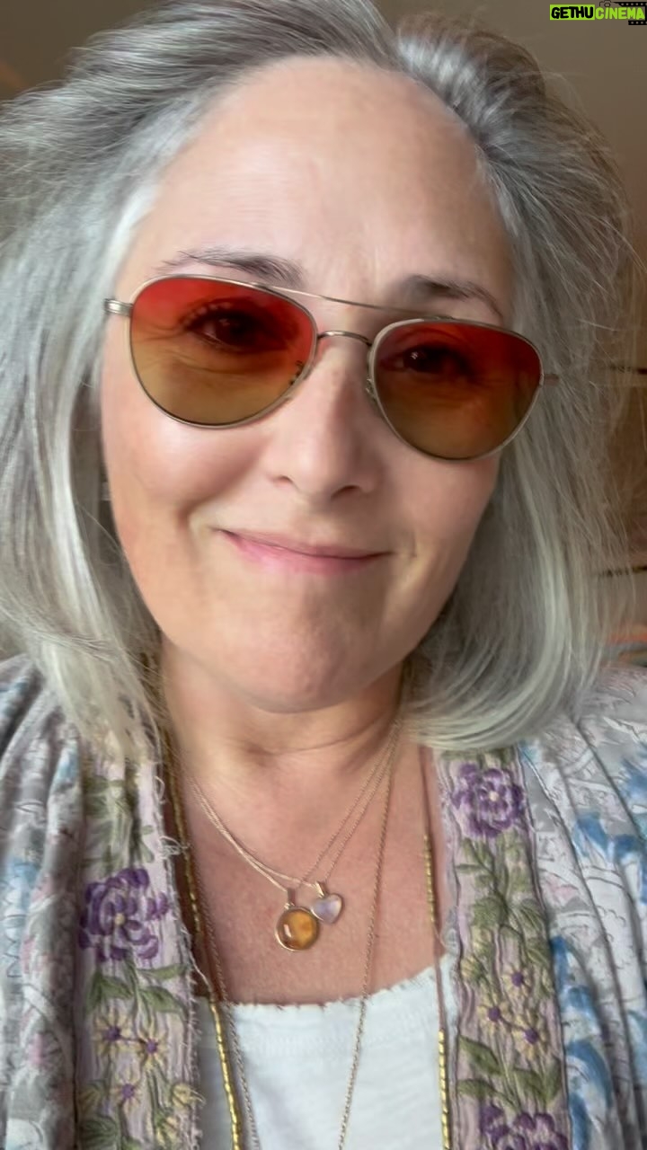 Ricki Lake Instagram - Thanks to viewers like you, “The Business of Being Born” quickly became a grassroots phenomenon! 15 years after the film’s release, “The Business of Being Born” continues to empower parents-to-be and inspire the next generation of midwives, doulas, and birthworkers. 📣 We want to share your story! 📣 🙌 How has the film impacted your life, personally or professionally? 👶Did the film change or affirm your perspective on birthing? 💪Is there a reproductive justice activist in your community that we should know about? Head to the link in bio or thebusinessofbeingborn.com to submit your story! #businessofbeingborn #bobb #delivingthetruth #documentary #birth #homebirth #csection #OBGYN #obstentrics #birthequity #birthjustice #parenthood #maternalmortality #blackmaternalhealth #empoweredbirth