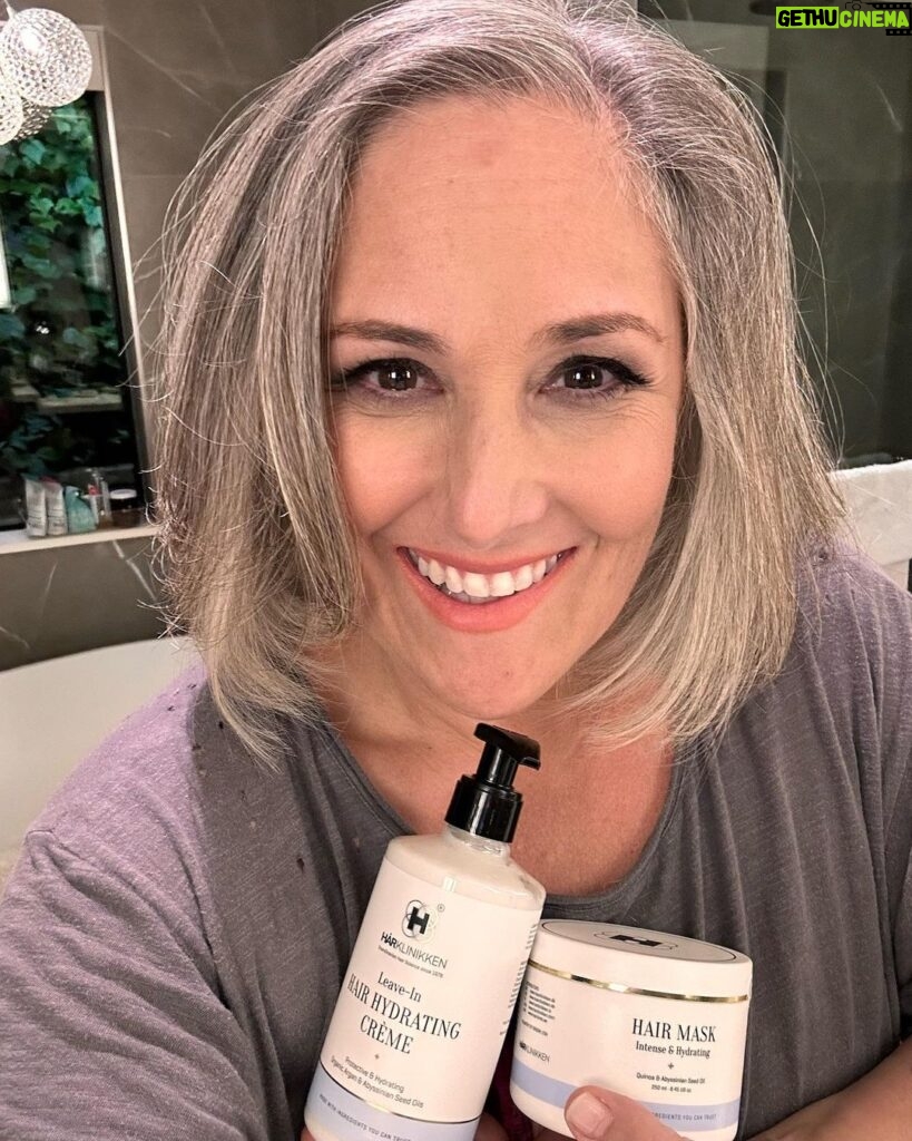 Ricki Lake Instagram - Hi friends, I want to take a moment to share with you all a remarkable hair care solution that has made a huge difference for me - @Harklinikken Conditioners & Treatments. These exceptional products have proven to be a true revelation in deeply hydrating, nourishing, and repairing my strands while completely free from silicone or other scalp-compromising ingredients.   Visit their website to learn more about their amazing range of products and discover what they can do for your hair. #harklinikken #HarklinikkenHairGain #HealthyHair #NourishYourHair #paidpartnership