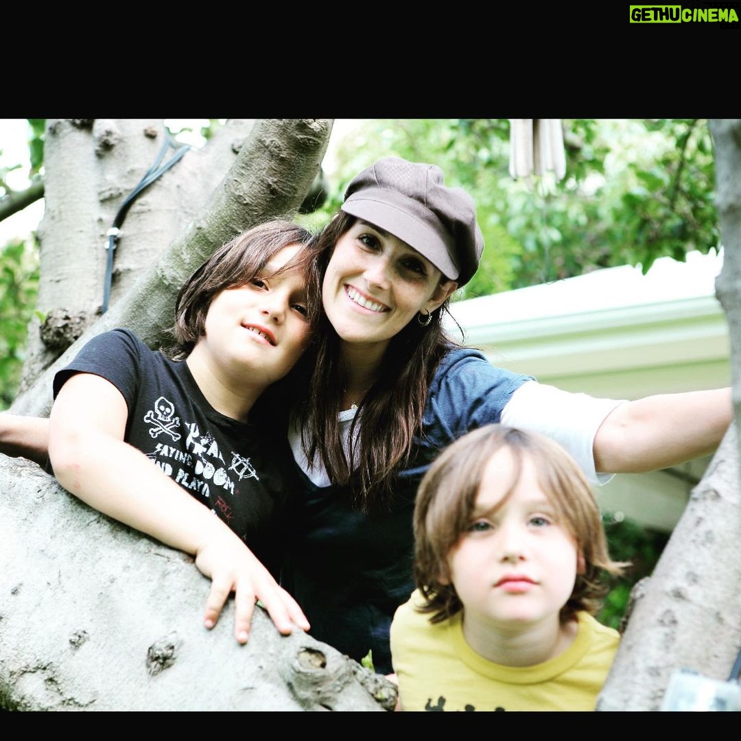 Ricki Lake Instagram - My kids and me. I love my big blended family so so much. ♥️ #happymothersday