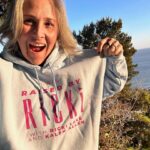 Ricki Lake Instagram - Raise your hand if you want a Raised By Ricki sweatshirt. Lemonada and team Raised by Ricki are giving ONE lucky fan a chance to win one of our newest merch items! So...do YOU want a Raised by Ricki sweatshirt? Here's how you enter: 📺You MUST be following BOTH Ricki (@rickilake) and Lemonada Media (@lemonadamedia) + 📺 LIKE this post + 📺 Tag a friend you consider the Kalen (@thekalenallen) to your Ricki. The winner will receive a DM notifying them they won, they have 48 hours to respond, or we will choose another winner. US & Canada Listeners only.