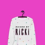 Ricki Lake Instagram - 🚨NEW MERCH DROP 🚨 The Raised By Ricki podcast now has merchandise! From mugs to sweatshirts and bucket hats, who is ready to rep Raised By Ricki with us? Head to the @LemonadaMedia Shop at www.lemonadamedia.com/shop and get your favorite item TODAY! @lemonadamedia @thekalenallen