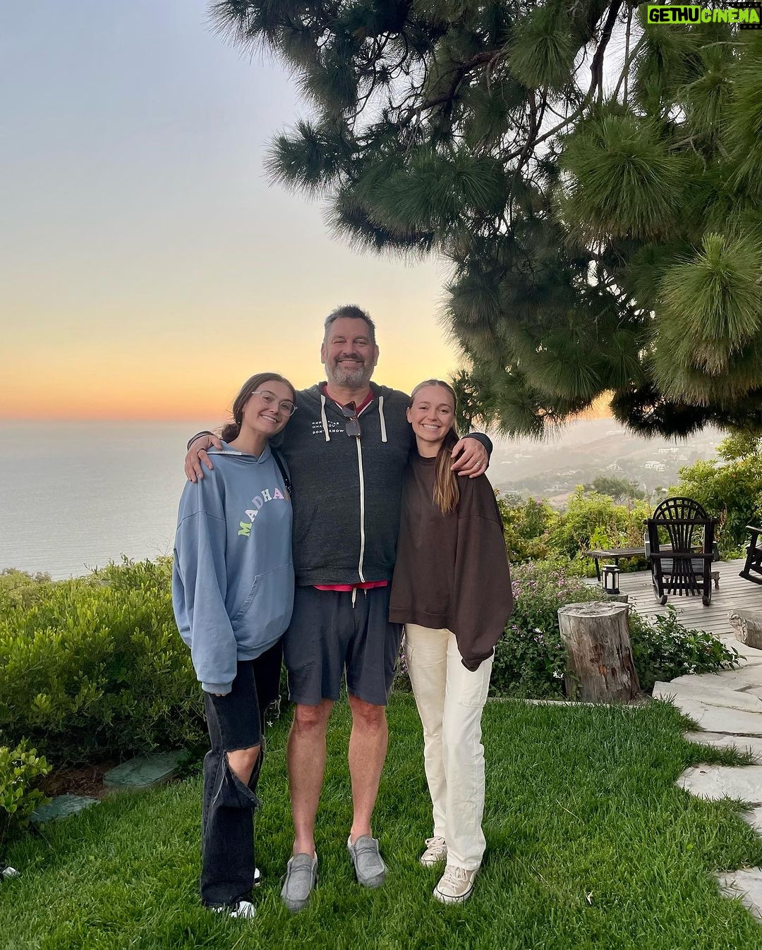 Ricki Lake Instagram - I scored. Full stop. #lovemystepdaughters #lovemyhusband #lovemyrescuedog #lovemylife #lovemyself #gratitude ✨✨✨✨✨✨♥️ Malibu, California