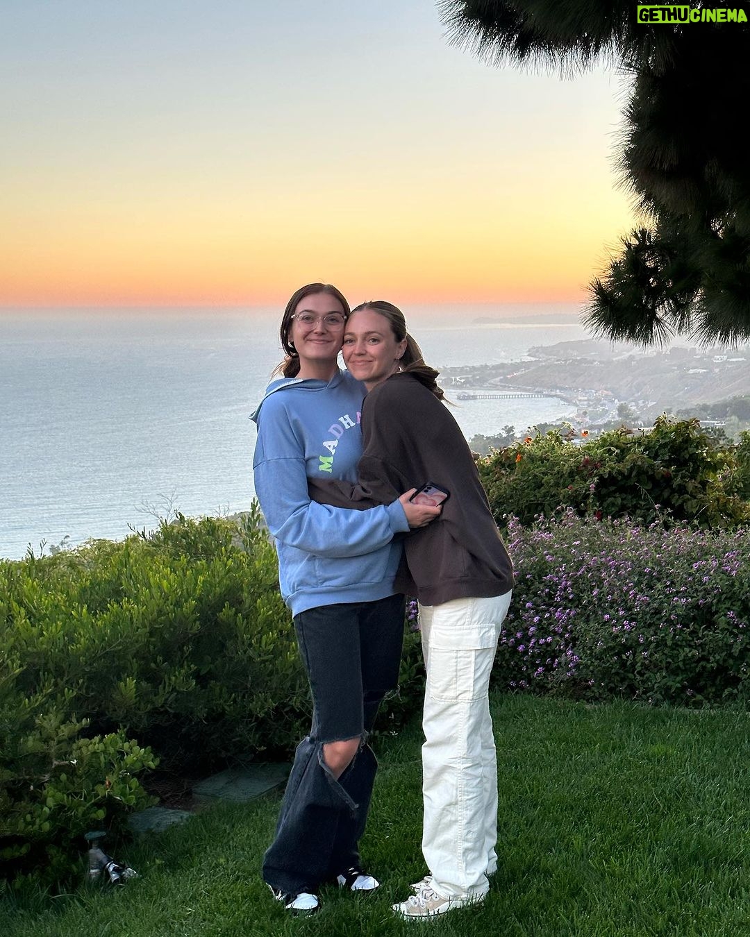 Ricki Lake Instagram - I scored. Full stop. #lovemystepdaughters #lovemyhusband #lovemyrescuedog #lovemylife #lovemyself #gratitude ✨✨✨✨✨✨♥️ Malibu, California
