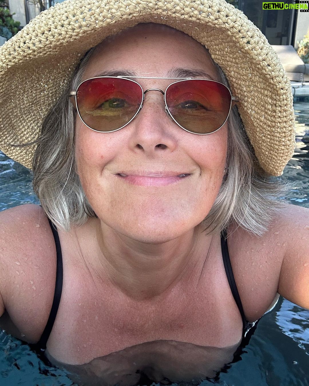 Ricki Lake Instagram - I scored. Full stop. #lovemystepdaughters #lovemyhusband #lovemyrescuedog #lovemylife #lovemyself #gratitude ✨✨✨✨✨✨♥️ Malibu, California