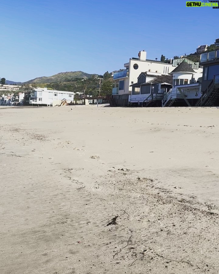 Ricki Lake Instagram - Best way to celebrate the longest day of the year. Happy Solstice! #beach #gratitude ♥️ Malibu Beach