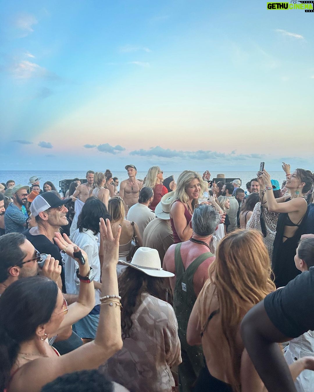 Ricki Lake Instagram - Turns out, weβre cruisers. π’π’π’π’π’β₯οΈ Epic weekend thanks to @summit! #summitatsea2023 @virginvoyages #inspired #minihoneymoon #magic #newfriends π’π’π’π’π’π’π’β₯οΈ
