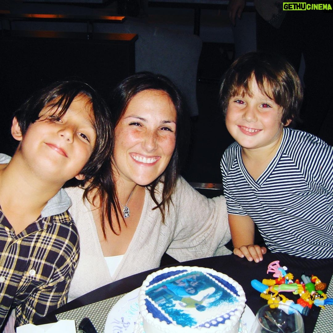 Ricki Lake Instagram - My kids and me. I love my big blended family so so much. ♥️ #happymothersday