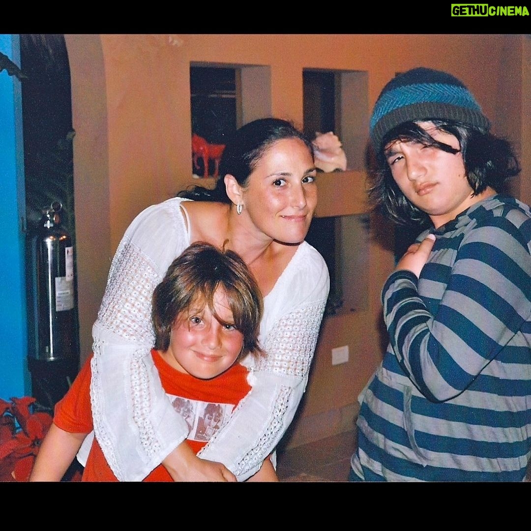 Ricki Lake Instagram - My kids and me. I love my big blended family so so much. ♥️ #happymothersday