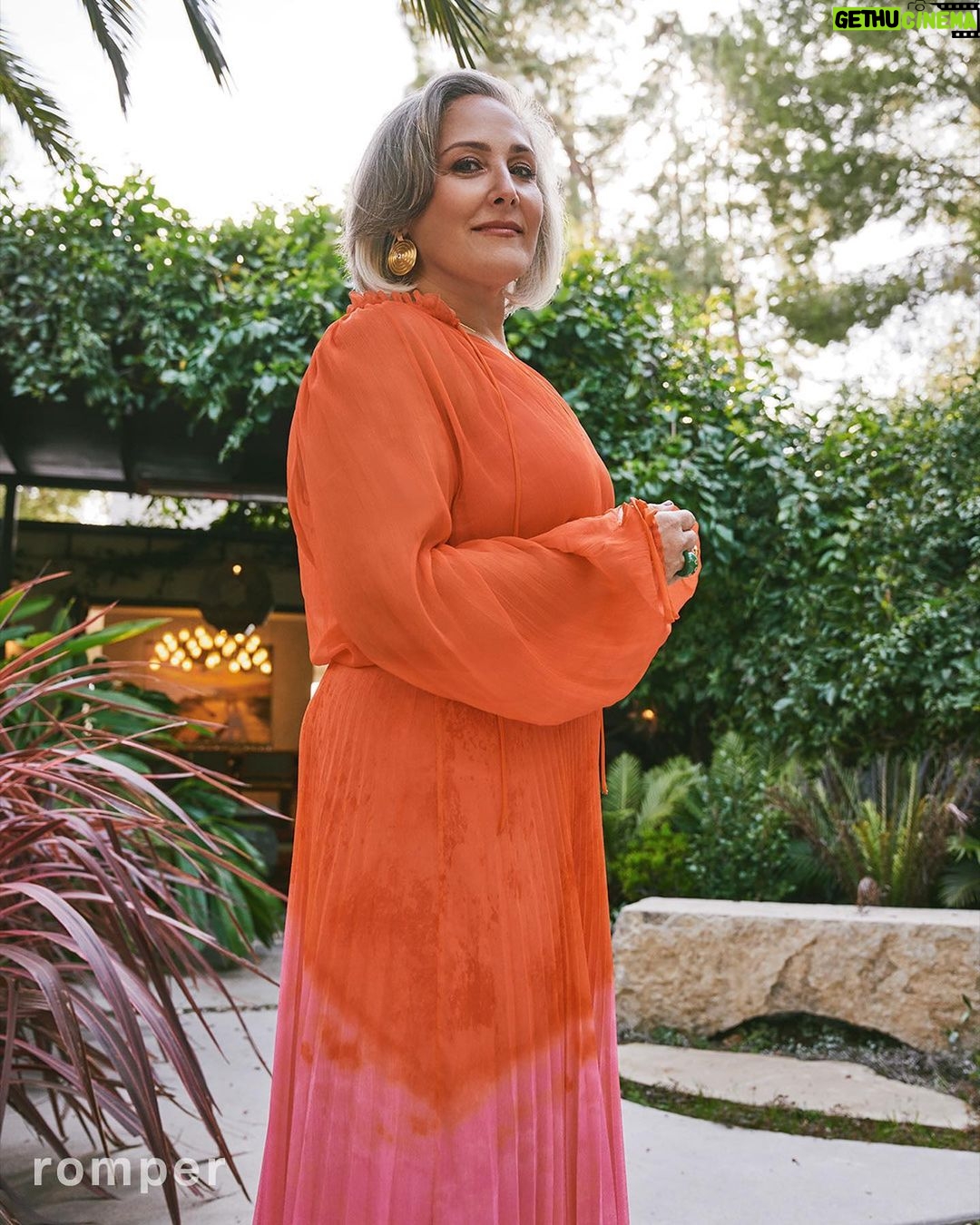 Ricki Lake Instagram - 15 years ago, daytime TV icon @rickilake gave birth on camera and started a movement. Her groundbreaking 2008 documentary 'The Business of Being Born' changed how we think about labor and delivery in America. Now, Ricki reflects on the film's impact and the work that is still to be done. Photographer: @beaugrealy Stylist: @tiffanyreid Hair: @robertsteinken1 Makeup: @debraferullomakeup Talent Bookings: @specialprojectsmedia