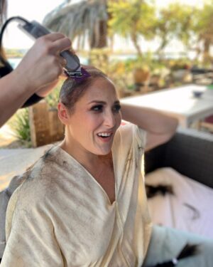 Ricki Lake Instagram - Happy 4 year anniversary to me! 
12/31/19 
It was on this day, I made the decision to shave my head.  After so many years of suffering silently with my hair loss, I made the conscious choice to take matters into my own hands and surrender. And Let it go. 
My transformation was so much more than physical.  I faced one of my greatest fears that day.  I will always acknowledge this anniversary and reflect on the growth and self love that came from my taking this huge leap of faith. 
📸 @amandademme 

#grateful #love #courage #selflove #proud 
🎉🎉🎉🎉♥️
#happynewyear