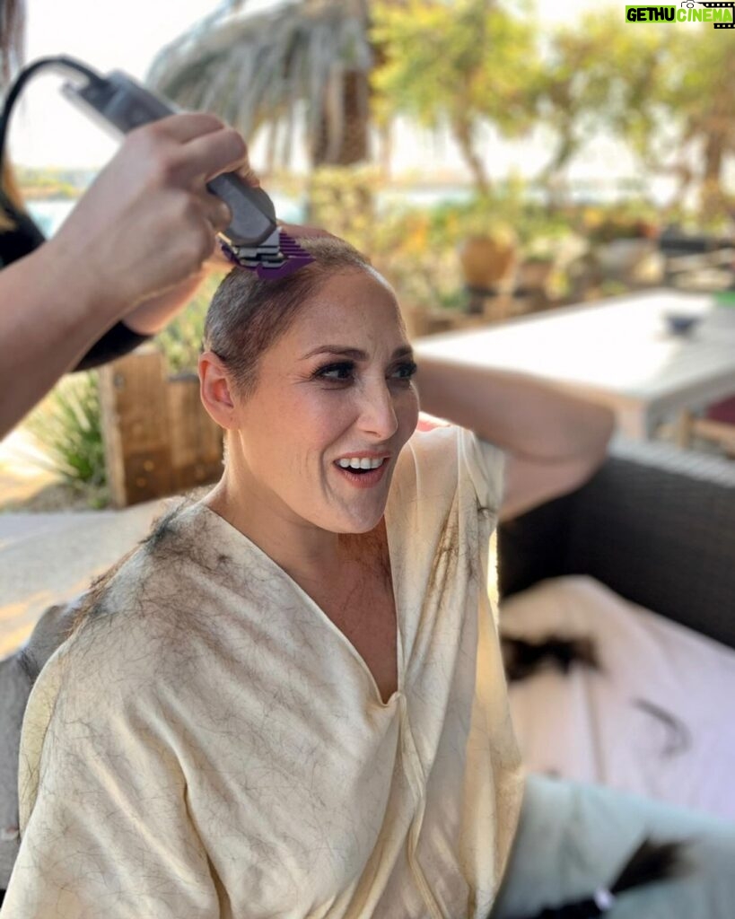 Ricki Lake Instagram - Happy 4 year anniversary to me! 12/31/19 It was on this day, I made the decision to shave my head. After so many years of suffering silently with my hair loss, I made the conscious choice to take matters into my own hands and surrender. And Let it go. My transformation was so much more than physical. I faced one of my greatest fears that day. I will always acknowledge this anniversary and reflect on the growth and self love that came from my taking this huge leap of faith. 📸 @amandademme #grateful #love #courage #selflove #proud 🎉🎉🎉🎉♥ #happynewyear