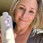 Ricki Lake Instagram - At the end of this month, it will be four years since I shaved my head in desperation after dealing with my hair loss for so many years. Since Feb 2020, I have, without fail, used the Harklinikken Hair Gain Extract every night before bed as directed, and I believe it has been instrumental for me in maintaining the hair that I have, having it be as healthy as possible and my natural color be as vibrant as possible. This product truly has been a game changer for me! Harklinikken is having a special 20% off Holiday offer right now and I encourage everyone who’s followed my story and can relate to be able to participate in getting a discount for this product line and protocol that has been so successful for me. #harklinikken #hairloss #selflove 📸 @amandademme