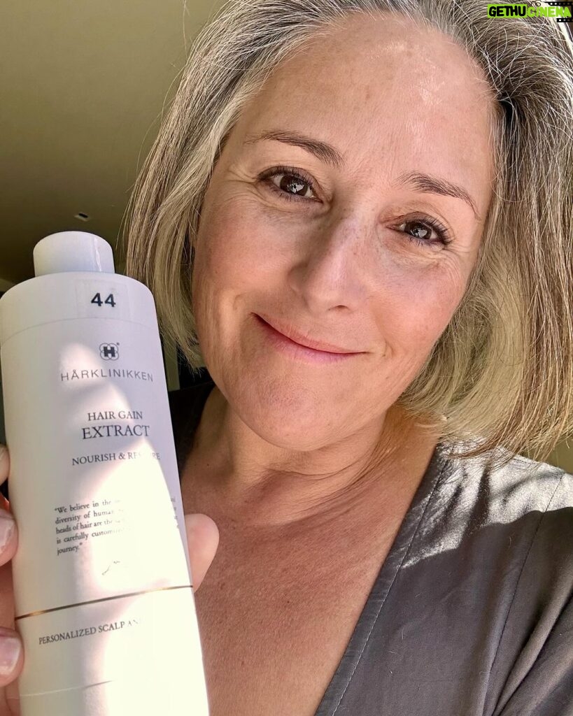 Ricki Lake Instagram - At the end of this month, it will be four years since I shaved my head in desperation after dealing with my hair loss for so many years. Since Feb 2020, I have, without fail, used the Harklinikken Hair Gain Extract every night before bed as directed, and I believe it has been instrumental for me in maintaining the hair that I have, having it be as healthy as possible and my natural color be as vibrant as possible. This product truly has been a game changer for me! Harklinikken is having a special 20% off Holiday offer right now and I encourage everyone who’s followed my story and can relate to be able to participate in getting a discount for this product line and protocol that has been so successful for me. #harklinikken #hairloss #selflove 📸 @amandademme