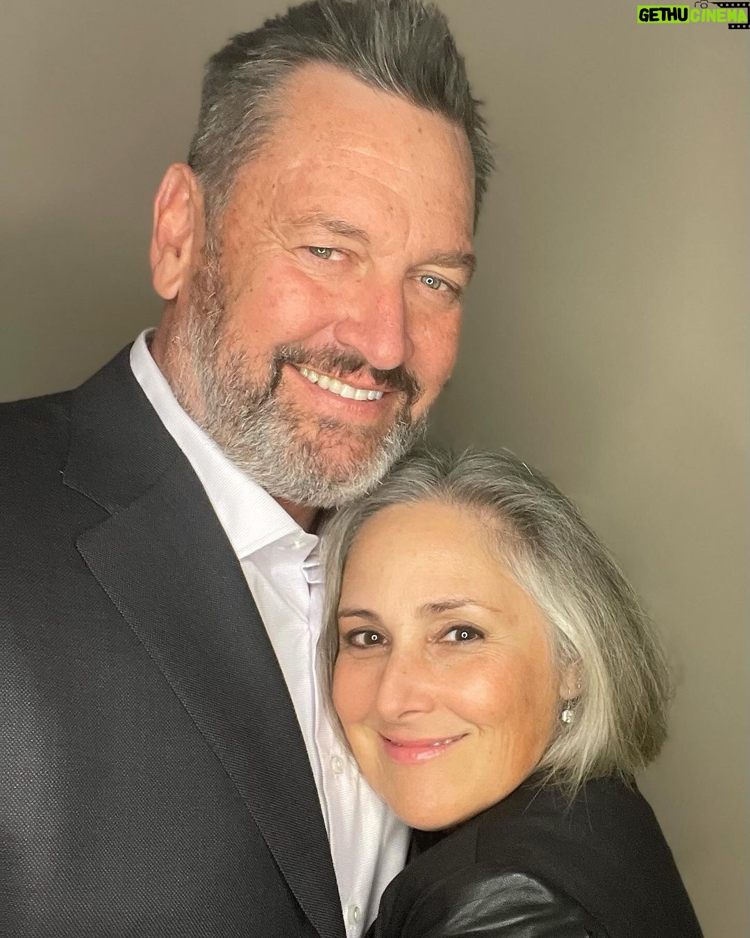 Ricki Lake Instagram - Gunderson Dettmer’s holiday party ring light set up was FUN! #wifeduties #love #thisis55 #grateful #play #joy #nofilter ❤️
