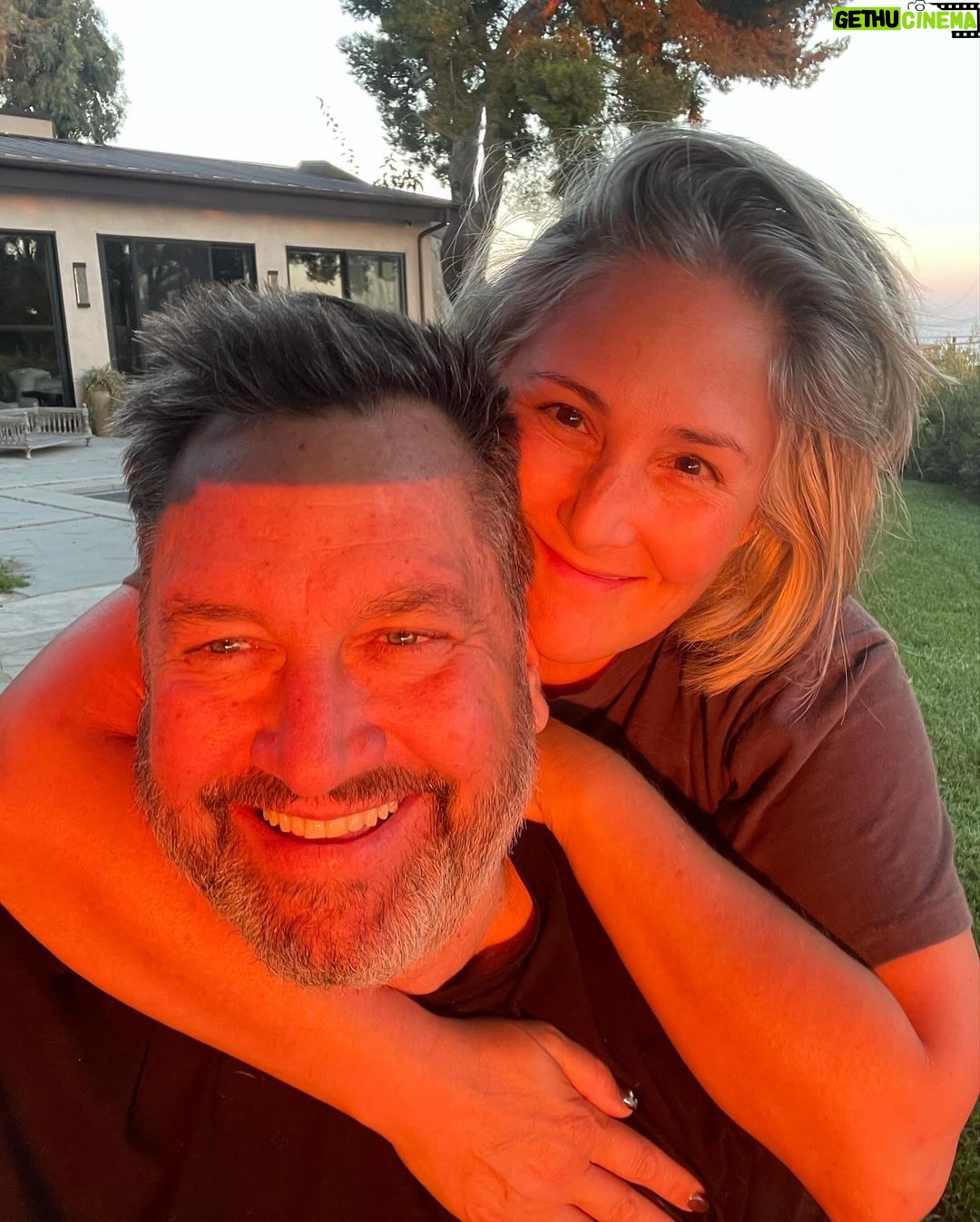 Ricki Lake Instagram - So very thankful. ❤️ No one I would rather do everything with, than with this guy. Right now everything includes his & hers smooth move tea. #killingketo 🦃🍁❤️