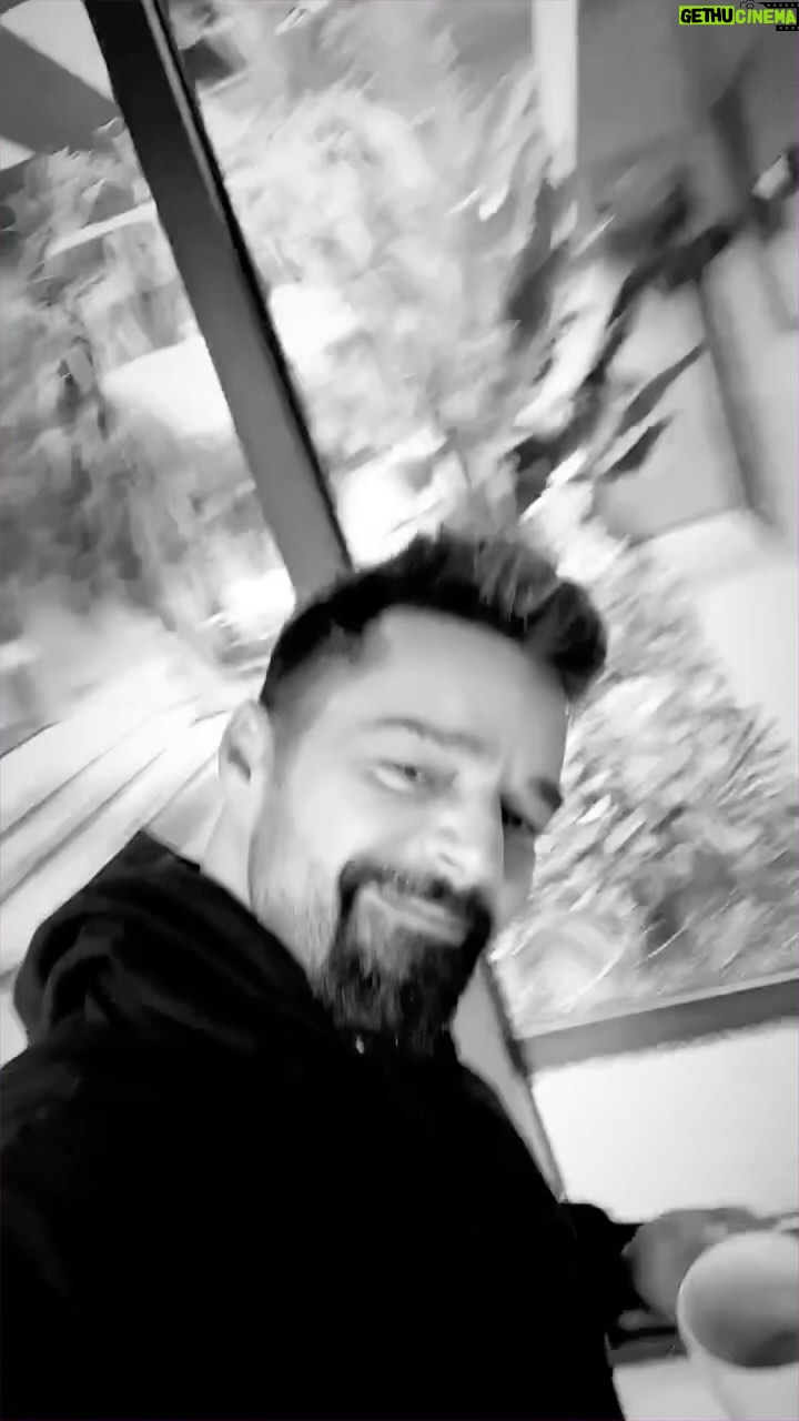 Ricky Martin Instagram - 2023 un año inolvidable. Que el 2024 esté lleno de bendiciones para todos y todas. Mucha salud y muchas carcajadas. 🎉☀️🎉