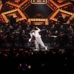 Ricky Martin Instagram – Primera noche en Santiago! Mañana vamos por más. Gracias por tu fuerza. Siento tanto cada vez que estoy frente a ustedes. #sinfónico #Chile
.
📷: @leandrovco Santiago, Chile