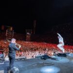 Ricky Martin Instagram – Buenos Aires, no me dejas de sorprender. Esta noche no duermo. Gracias por como me miras, como me quieres, por tus sonrisas, tu cariño, tu fuerza, tu aplauso. Hoy Puerto Rico y Argentina se unieron por la música (una vez más) Sigo tan agradecido.
Mañana les enseño más de lo que fue mi noche en Estadio Vélez
.
📷: @leandrovco
Styled by @dvlstylist Buenos Aires, Argentina