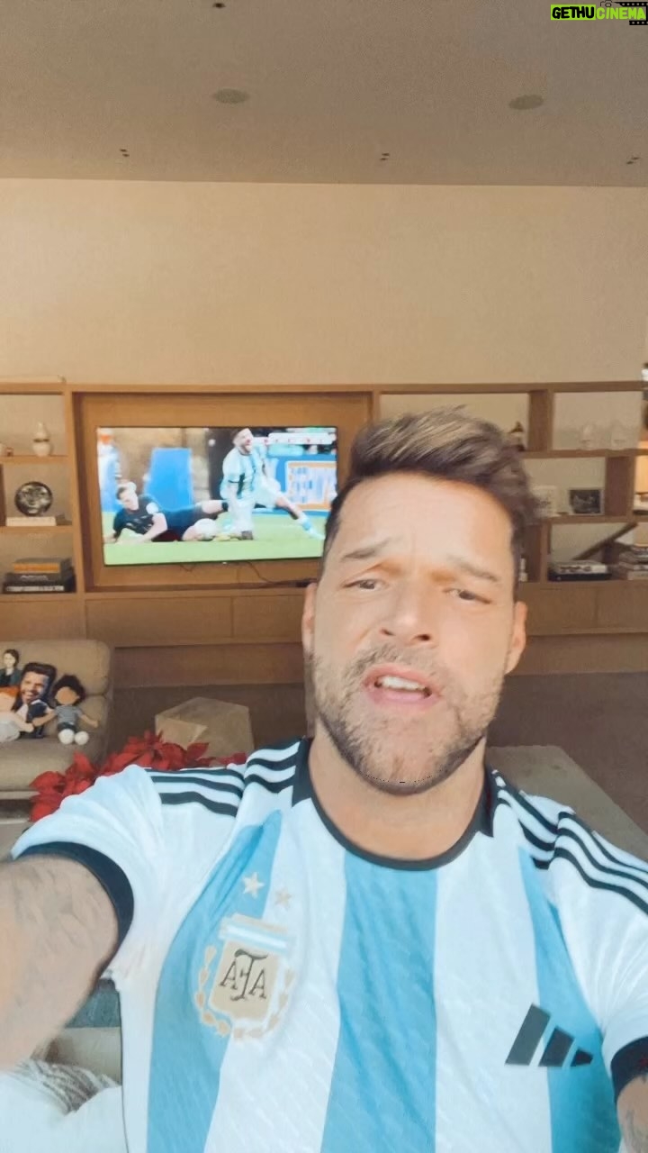 Ricky Martin Instagram - Dios. Que locura. ¡Enhorabuena! #Argentina #worldcup #Final
