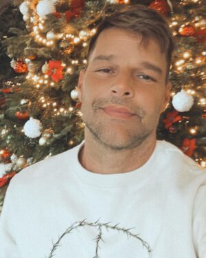 Ricky Martin Instagram - Empezando a celebrar mi cumpleaños en  3…2…1 🎁 🎂 🎄🎉 #birthdaymonth
