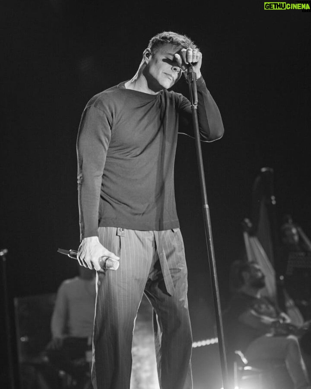Ricky Martin Instagram - Sintiendo los 58 m煤sicos en mi escenario. Que afortunado. #sinf贸nico #symphonic #ensayos . 馃摲: @leandrovco Buenos Aires, Argentina