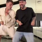 Ricky Martin Instagram - Nos teníamos pendiente bailarnos una qué tal nos salió? Ayer fue increíble el show tienen que verlo 🔥 @ricky_martin