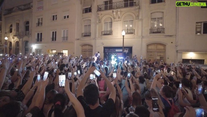 Ricky Martin Instagram - Son mi vicio. Siempre agradecido por tanto amor. Muchos años unidos y lo que falta. Vamos por más familia mia. Nos vemos en los conciertos esta semana. #Argentina #Sinfónico . 🎥: @leandrovco Buenos Aires, Argentina