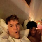 Ricky Martin Instagram - Feliz al caer en cama luego de 14 horas de filmación por día desde el pasado lunes. Trabajar con el mega equipo de profesionales y creativos since last May has been a dream. Love to all my incredible co-actors and production team of #MrsAmericanPie Los Angeles, California