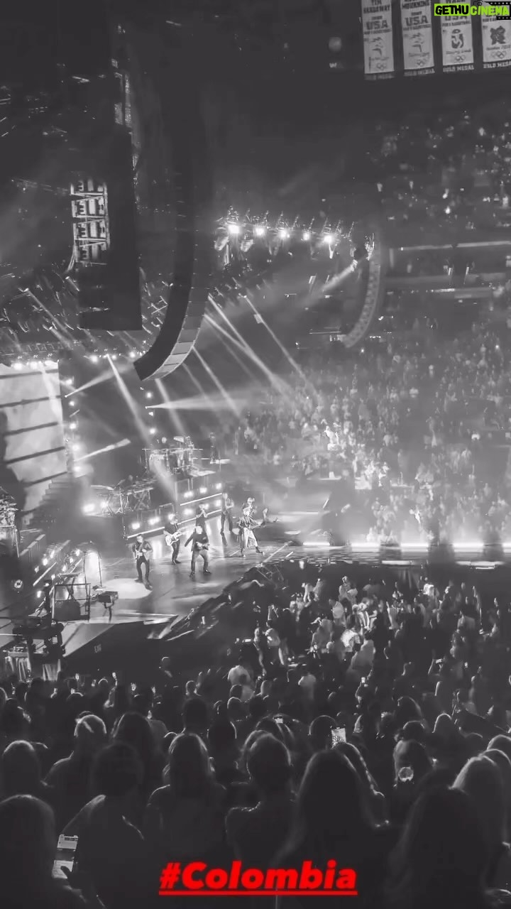 Ricky Martin Instagram - Muchas ganas de estar con ustedes. #Colombia