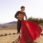 Ricky Martin Instagram - La incertidumbre de un conflicto se desvanece con el poder de la integridad. Momentos de “AcidoSabor” #Video #PLAY Para ver el vídeo o escuchar mi nuevo EP #PLAY, visita el enlace en mi perfil. . Styled by @dvlstylist Grooming by @barbaraguillaume Vídeo director: @elasticpeople