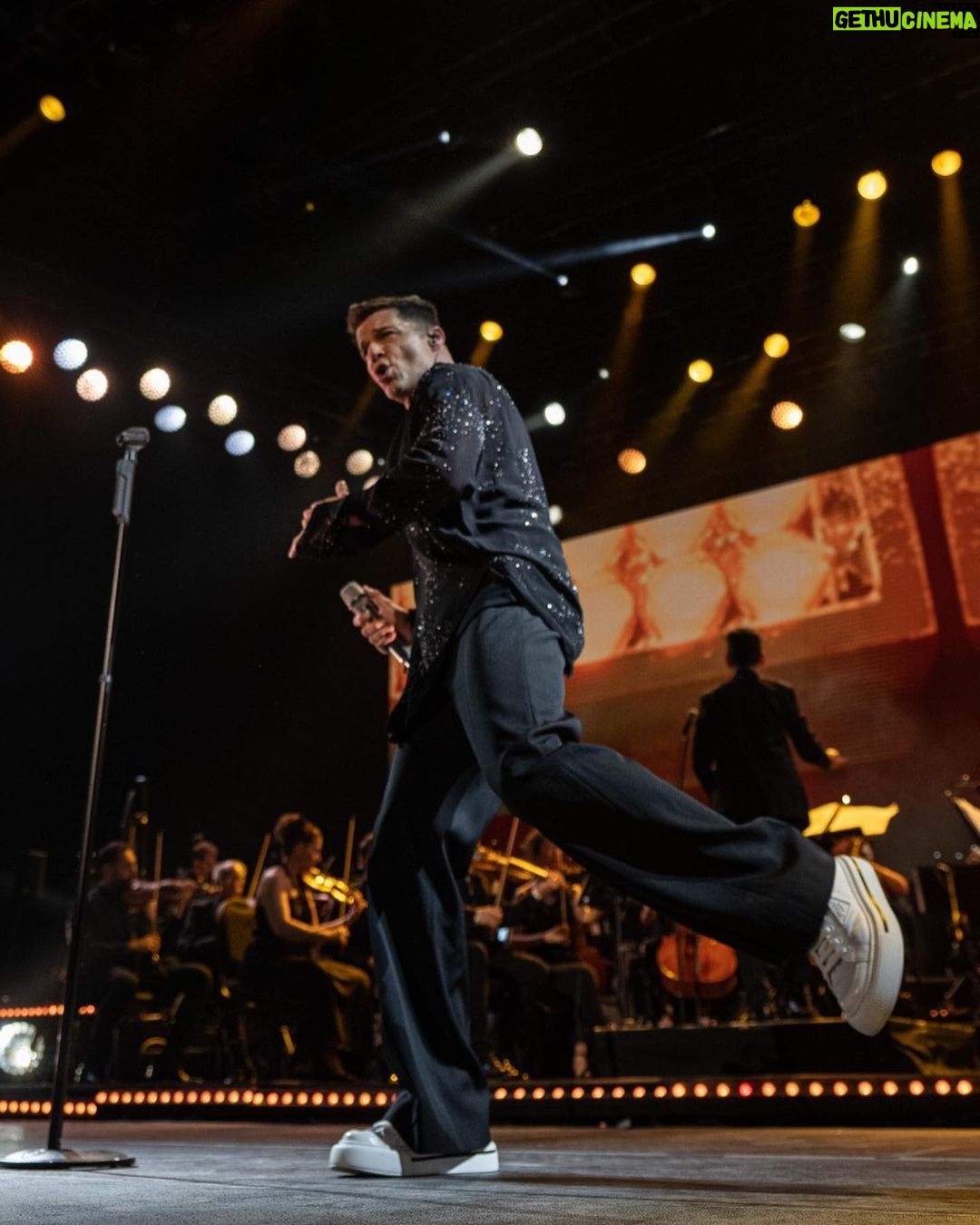 Ricky Martin Instagram - Que viaje el de esta noche. Gracias Buenos Aires. No dejan de sorprenderme. #sinfonico . 📷: @leandrovco
