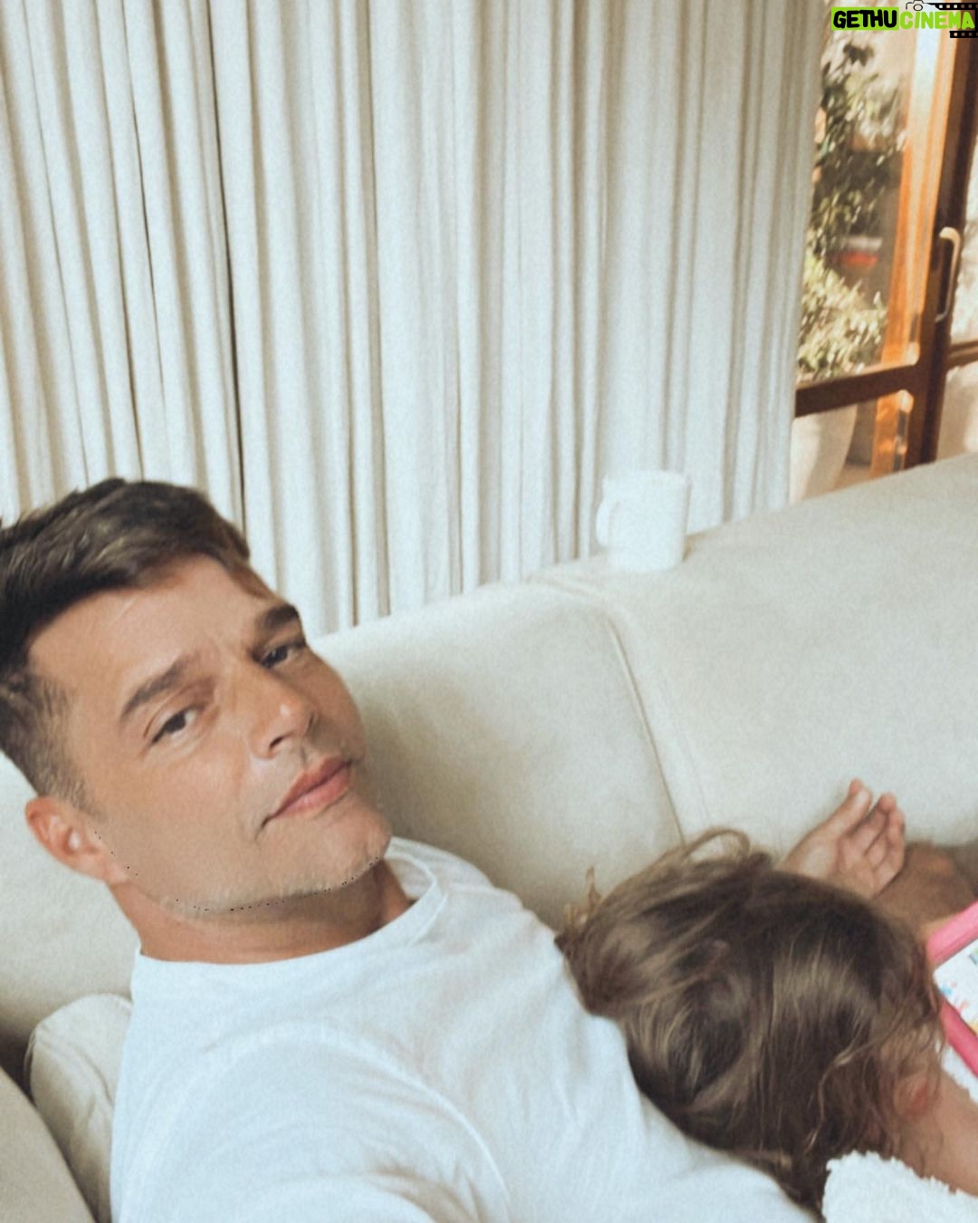 Ricky Martin Instagram - De vuelta a casa. NYC/Newark thank you for such an amazing weekend.