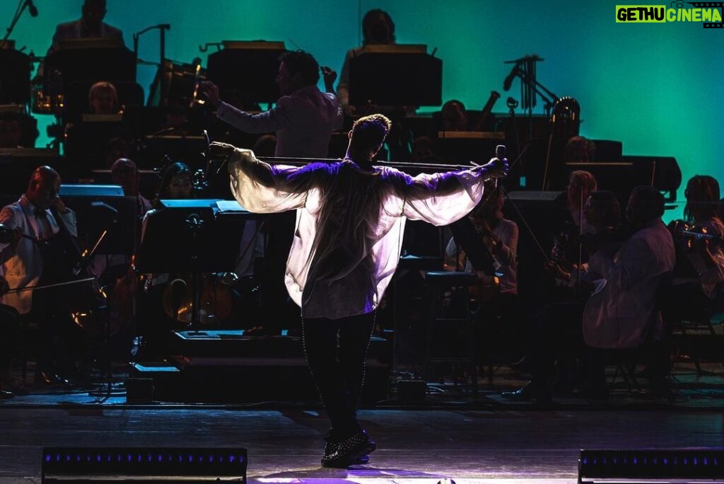 Ricky Martin Instagram - Two amazing nights with @gustavodudamel and @laphil at @hollywoodbowl. Two performances I will never forget filled with passion, nostalgia and a RAW sentiment that pushes me to keep doing what I love. I can already feel there is a before and after. Let’s see what’s ahead of us. One day at a time. To everyone in the audience, thank you so much for the energy you gave me. It filled me up like rocket fuel. You are my vice. And now more #PLAY Styled by @dvlstylist 📸: @keilenphotography Los Angeles, California