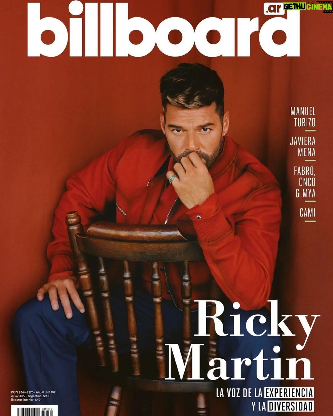 Ricky Martin Instagram - Gracias @billboardar. Seguimos con fuerza. 💪 Para leer entrevista visita mis stories . Repost from @billboardar • 🗣️ Compartimos nuestra tapa de la edición física de julio con @ricky_martin como artista destacado 🇵🇷 En una entrevista realizada vía Zoom en mayo de este año con @florenciamaurook, el puertorriqueño adelantó su nuevo EP "PLAY" 📀 y habló de canciones como "Ácido sabor", "Amordio" y "Paris in love", entre muchas otras 🎶 Además, el multipremiado artista dio detalles sobre sus proyectos fuera de la música y su fundación benéfica Ricky Martin 🕊️ La nota completa estará disponible en nuestra página web durante el día de hoy 🔝 PH: Emmanuel Monsalve @rondenepr #rickymartin #rickyenbillboardar Argentina