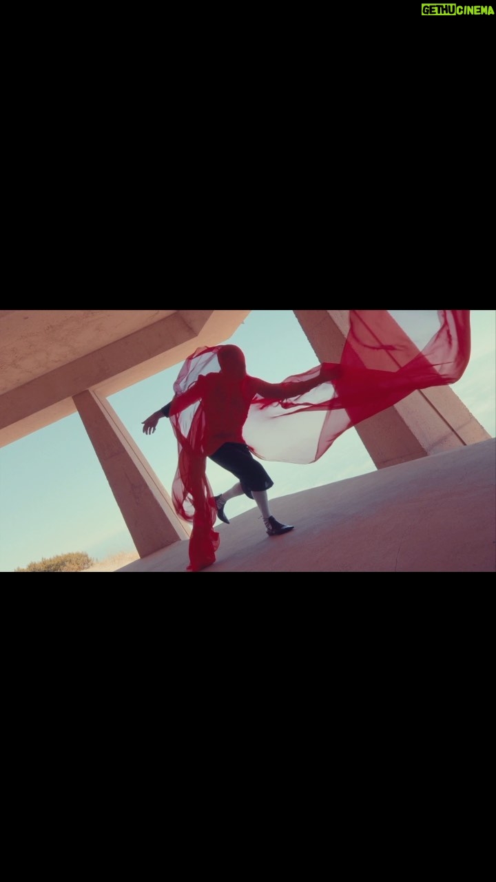 Ricky Martin Instagram - Ya puedes ver el vídeo de #ÁcidoSabor en @youtube Visita enlace de mi perfil. Espero lo disfrutes. Agradezco al maravilloso equipo de profesionales que trabajó en esta gran producción, en especial a nuestro director Carlitos Pérez de @elasticpeople Ricky Martin “Acido Sabor” Music Video Credits Director: Carlos Pérez @elasticpeople Executive Producer: Joanna Egozcue Producer: Gianni Felice @iosonogianni Video Commissioner: Vicente Solis (Sony Music) LA Producer/Fixer: @andreasastoque 1st AD: @pelicarmona Production Coordinator: Camila Madero Elastic People Coordinator: @monicaproducer Label: Sony Music Latin: @sonymusiclatin Director of Photography: @pedrocastro1 Steadicam: @steadyhuman 2nd Cam Op: @aloha_pablo 1st AC: Nicolas Martin 2nd AC: Alan Certeza DIT: Fabricio Di Santo Key Grip: Jimmy Viera Best Grip: James Howell Grip: Gerardo Fragoza Grip/Driver: Saul Pérez Gaffer: Michael Creasy BBE: Joel Reaves Electric Driver: Kamram Khezri Vtr: Gene Balitski Set Medic / CCO: Ian Salmon Movement Coach: @j.youngcreative Double: @edsonjuarez19 Production Designer: @cristobalvalecillos Leadman: Jean Paul Wightman Set Decorator: Ernesto Sanchez Prop Master: Max Castro Art Assistant: Cristian Olaya Wardrobe Stylist: @dvlstylist Wardrobe Assist: Jose Santiago RM Hair/Make-up: @barbaraguillaume Editor: @leoarango77 Colorist: @adolfomartinelli Post FX: @skulleyfx PA Driver: Luke Pulver Production Assistant: Sebastian Romero Production Assistant: Steven Carrillo Production Assistant: Ian Baker Production Assistant: Marco Apun Production Assistant: Nicolas Arturo Craft: Cassie Welcker Make up: Erica Medina Y a mis protectores de vida profesional y personal : @jlvn1161 @pakkonogitown @rondenepr @flavia_f @ktencer1 @helgagarciapr #PLAY
