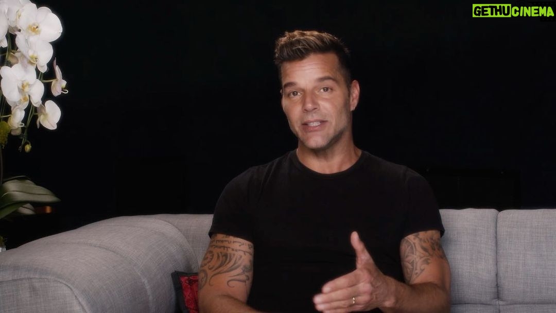 Ricky Martin Instagram - Mi gente, we are always more powerful together. We must unite to fight against attacks on the LGBTQ+ community, and speak up for the most marginalized among us. Today, I’m proud to join my friend @Lin_Manuel + @hispanic_federation to announce Advance Change Together (ACT), a new initiative to support Latinx-led #LGBTQ+ orgs. Juntos podemos. I hope you will join us. #LatinxACT @RM_Foundation @WavesAheadPR @SerDePuertoRico Mi gente, siempre somos más poderosos cuando estamos juntos. Tenemos que unirnos para luchar en contra de los ataques a nuestra comunidad LGBTTIQ+ y hablar por los más vulnerables entre nosotros. Hoy me uno orgullosamente junto a mi amigo @Lin_Manuel + @hispanic_federation para anunciar “Advance Change Together” (ACT), una nueva iniciativa para apoyar a las organizaciones Latinas LGBTTIQ+. Juntos podemos. Confío en que te unas a nosotros. #LatinxACT @RM_Foundation @WavesAheadPR @SerDePuertoRico #Pride