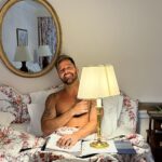 Ricky Martin Instagram - #tb Caught studying this amazing script. I feel this is going to be an amazing summer ☀️ And great music coming out any minute now 🎶 #busysummer Hôtel du Cap-Eden-Roc