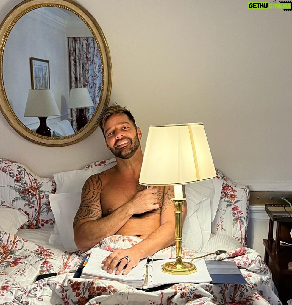 Ricky Martin Instagram - #tb Caught studying this amazing script. I feel this is going to be an amazing summer ☀️ And great music coming out any minute now 🎶 #busysummer Hôtel du Cap-Eden-Roc