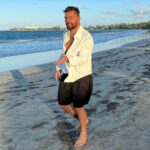Ricky Martin Instagram - Luz de atardecer en mi hermosa islita. Me hace bien. 🌅 🌴 #PuertoRico Puerto Rico
