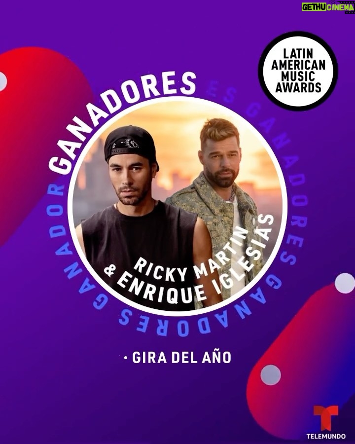 Ricky Martin Instagram - Gracias a todos los que votaron, #LatinAMAs por este reconocimiento. Por supuesto al pana @enriqueiglesias a @sebastianyatra y a ese maravilloso públicos que estuvo con nosotros noche tras noche. ¡Seguimos! 🎉🔥