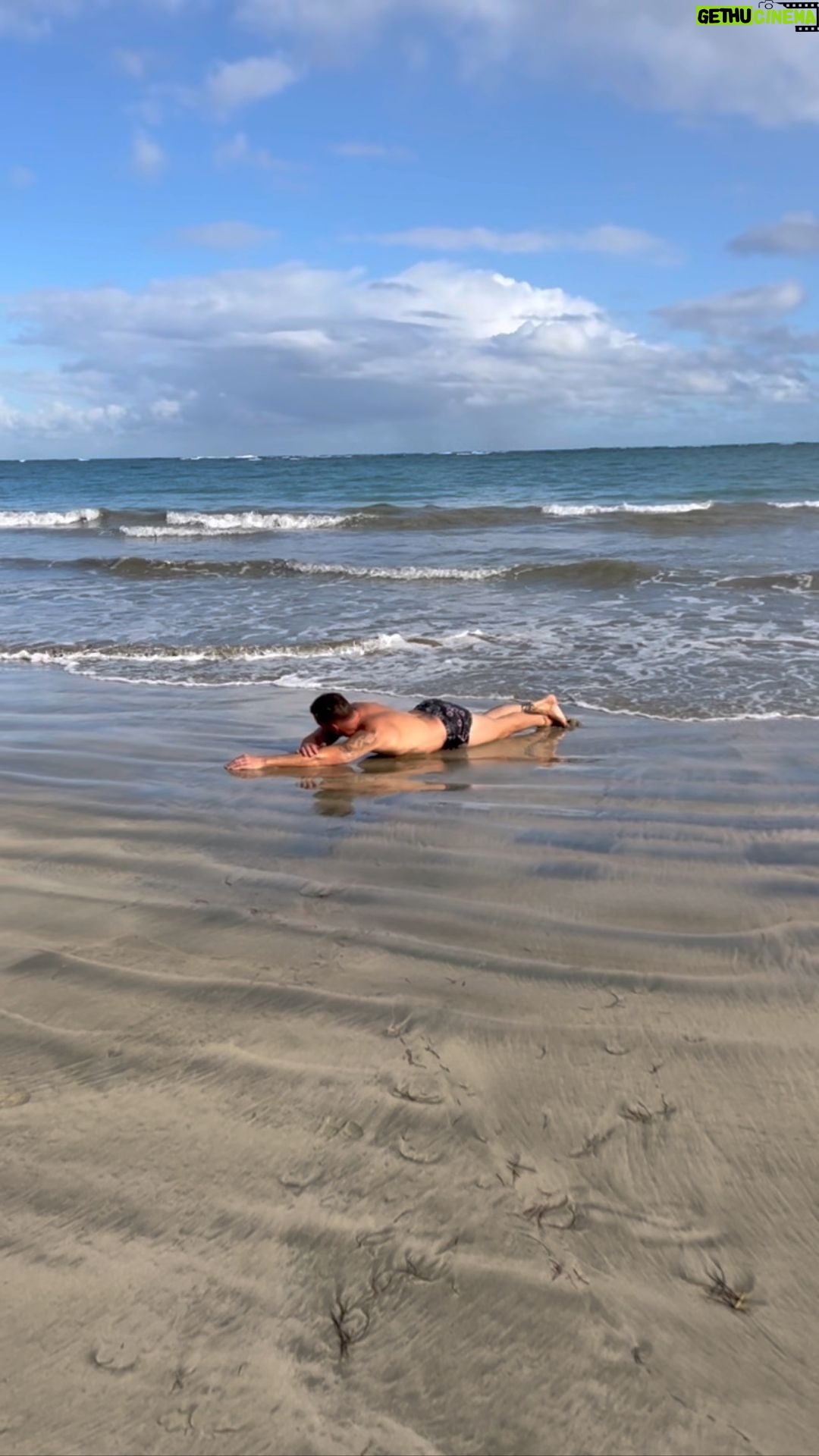 Ricky Martin Instagram - #AVecesBienyAVecesMal pero hoy, muy bien. Mejor que en mucho tiempo. Espero que estén teniendo un buen fin de semana. Para escuchar o ver el vídeo de mi más reciente sencillo visita el enlace en mi perfil. Puerto Rico