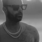 Ricky Martin Instagram – Estoy loco por que puedan disfrutar de mi más reciente sencillo este 14 de abril. Una hermosa colaboración con @reikmx titulada “A veces bien y a veces mal”. Para mas información visita mis STORIES