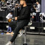 Ricky Martin Instagram - Seguimos en los ensayos. Y con muchas ganas de verte. 4 de marzo Houston Tx 8 de marzo Ciudad de México 10 Monterrey 12 Guadalajara 16 Veracruz 18 Queretaro #Ensayos 📷: @danielavesco Mexico City, Mexico